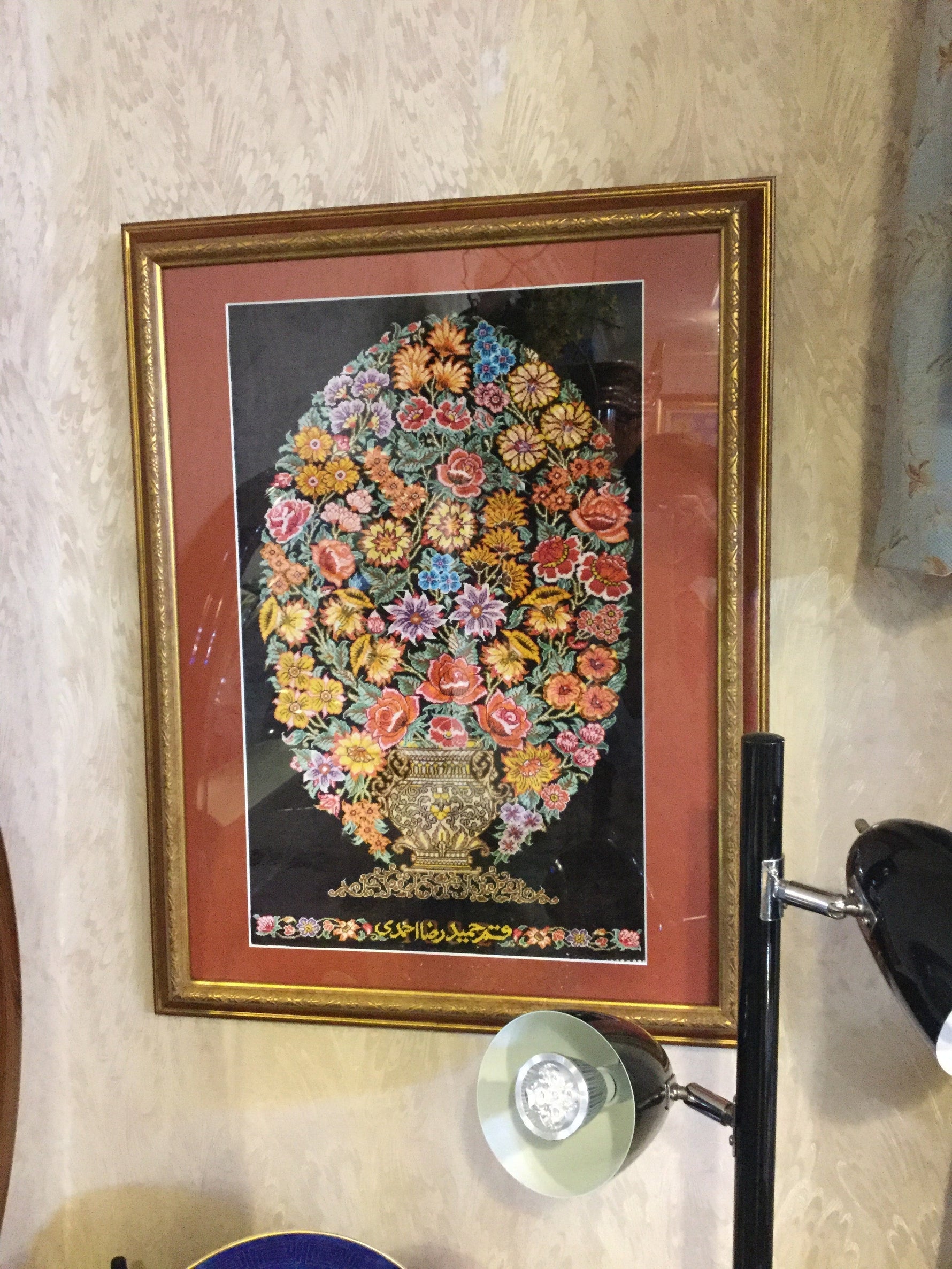 ペルシャ絨毯シルク クム産 花瓶柄 壁掛け の詳細を表示 ペルシャ絨毯シルク クム産 花瓶柄 壁掛け
