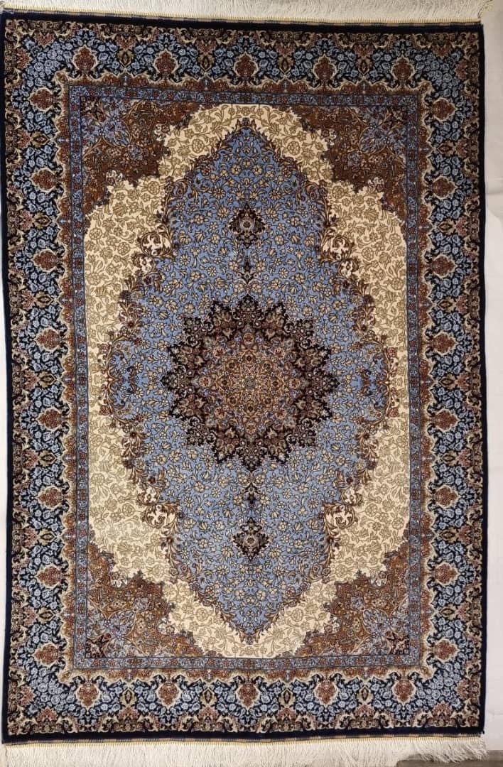 オークションで「クム産シルク」として入手した100×150cmの一枚