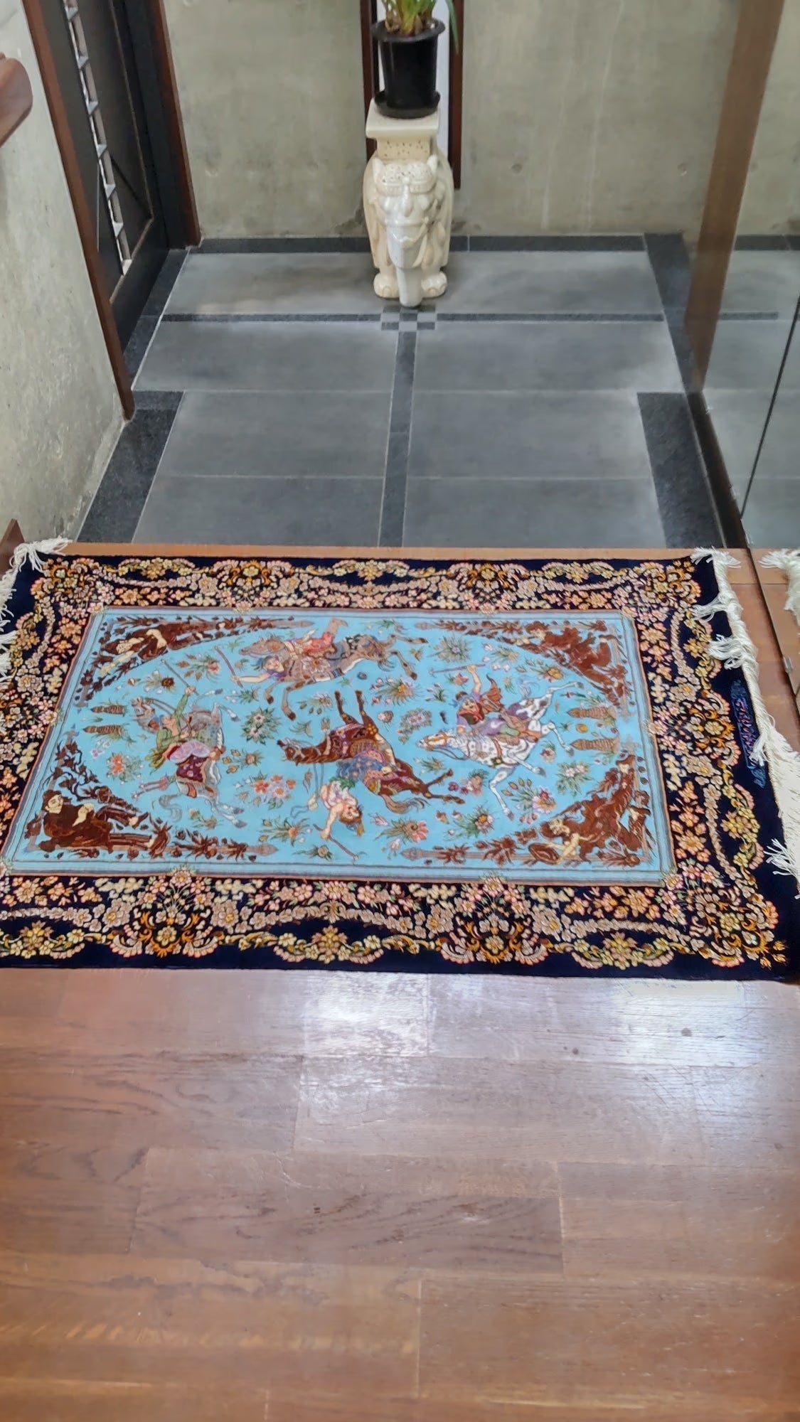 お客様の声：玄関にぴったりサイズ！ペルシャ絨毯で明るく気分転換