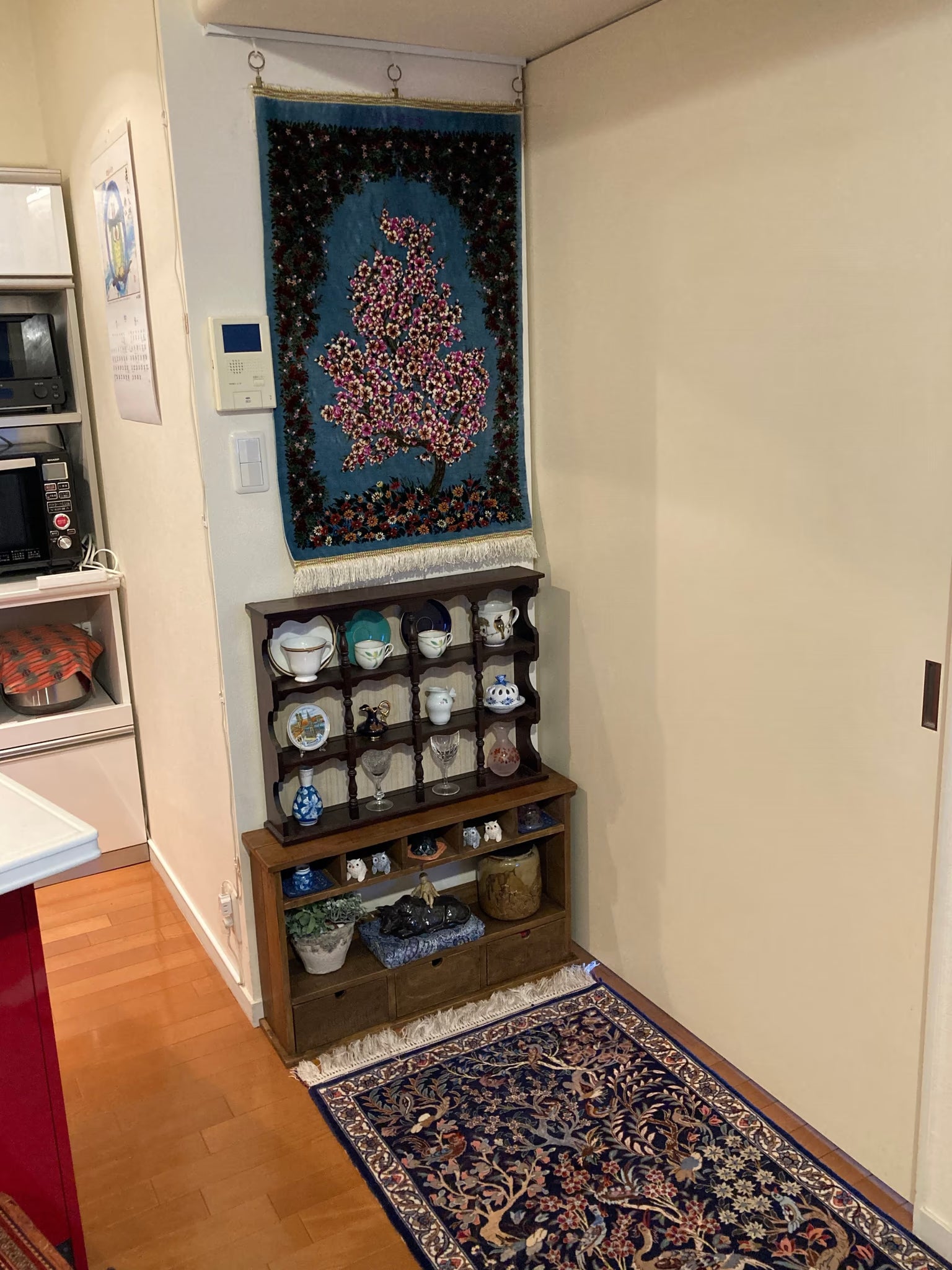 お客様の声：ペルシャ絨毯をタペストリーに！「とてもいい感じ」とお部屋を彩る