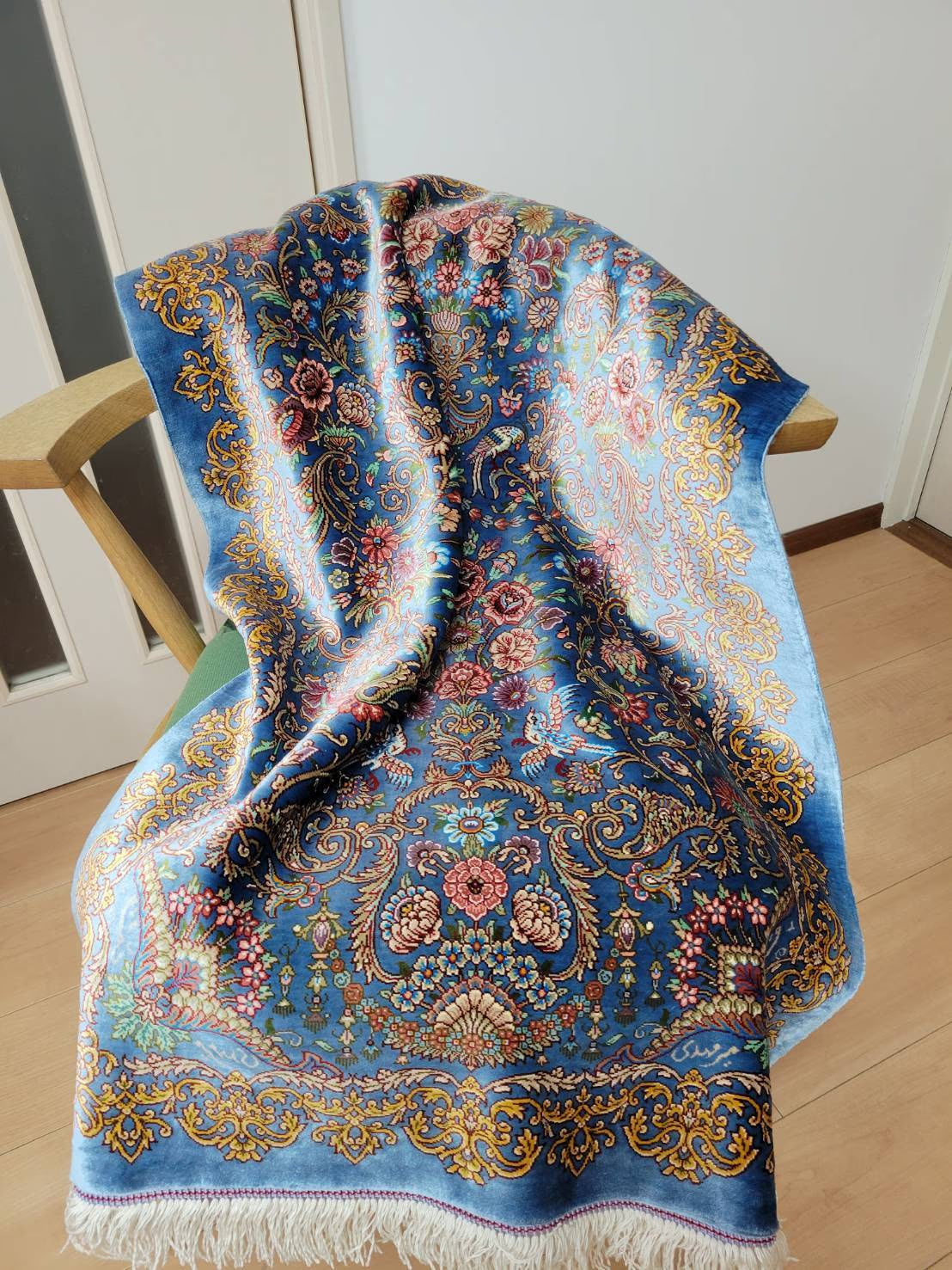 お客様の声：「朝晩触れて幸せいっぱい！」ミルメヒディ工房のペルシャ絨毯との暮らし