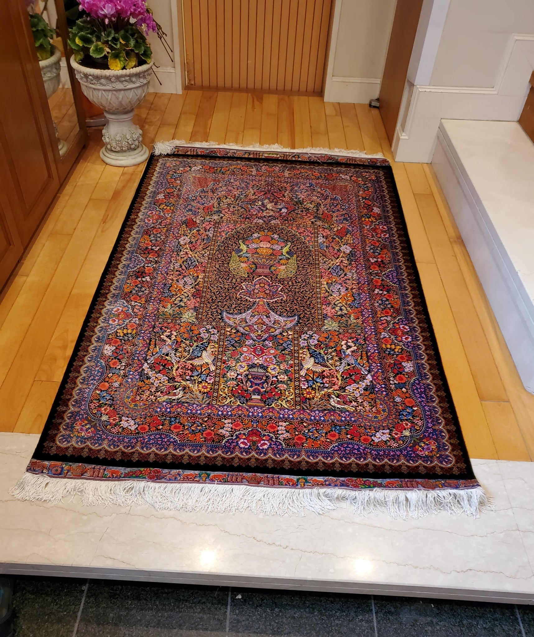 お客様の声：「想像以上に素敵！」玄関を彩るシルクペルシャ絨毯に大満足