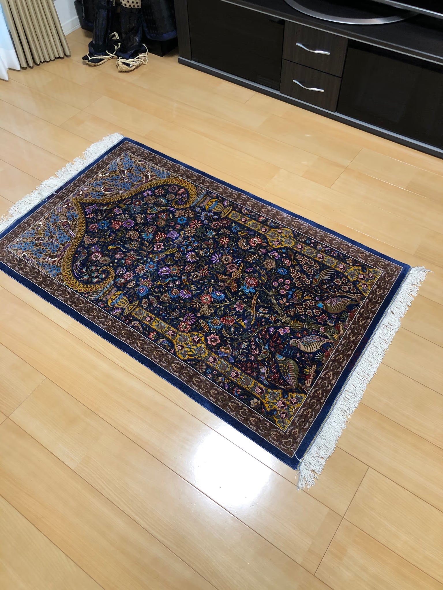 お客様の声：「実物は想像以上！」家族も笑顔になる「生命の樹」シルクペルシャ絨毯の魔法