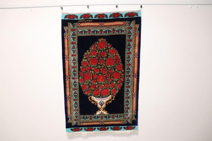 ペルシャ絨毯 クム産 シルク 100% [Hayat bakhsh/ハヤトバクシュ工房] 薔薇花瓶柄 ID:1226 - 画像3