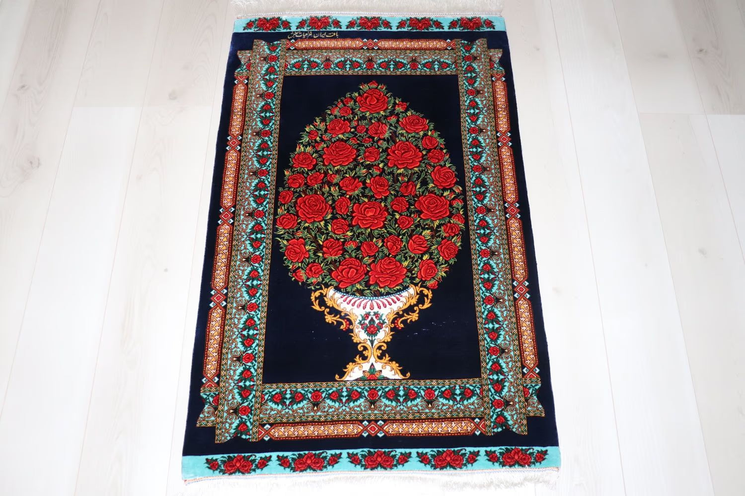 ペルシャ絨毯 クム産 シルク 100% [Hayat bakhsh/ハヤトバクシュ工房] 薔薇花瓶柄 ID:1226 - 画像5