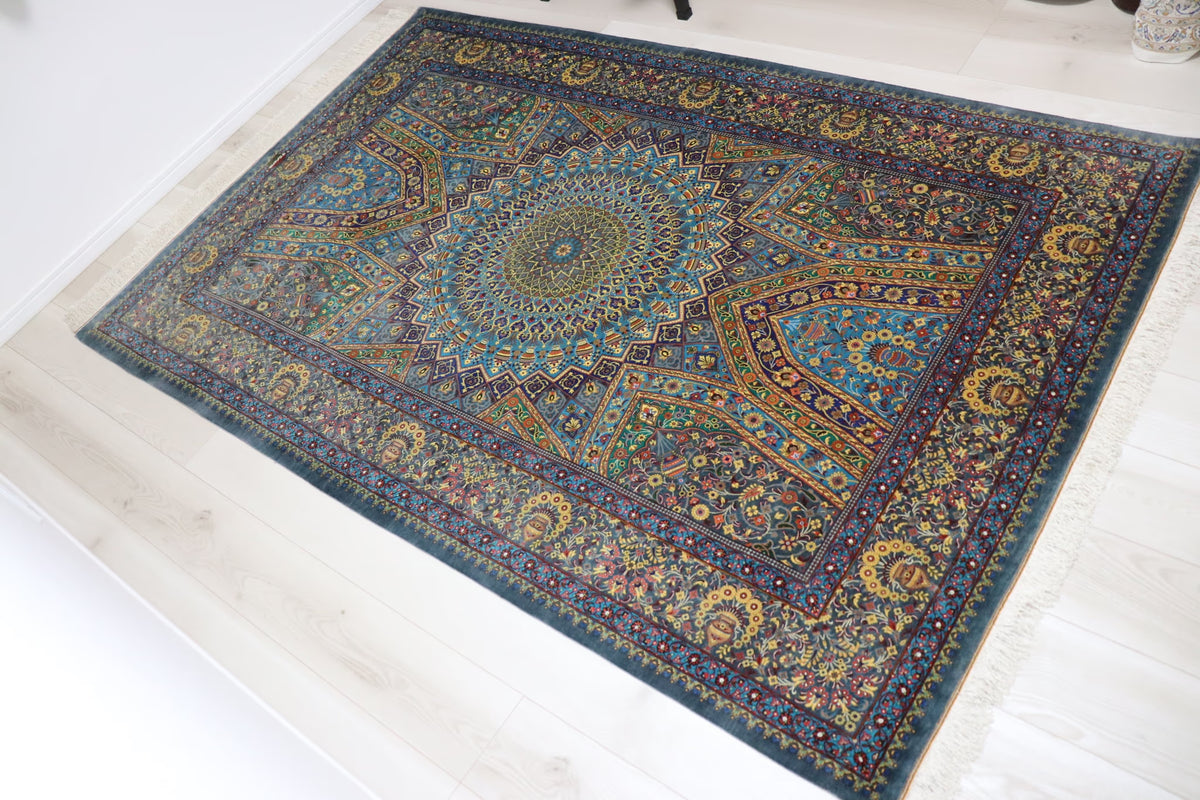 ペルシャ絨毯 クム産 シルク100% [アルバル工房] 人気のドーム柄 ゴンバディ文様 ID11007