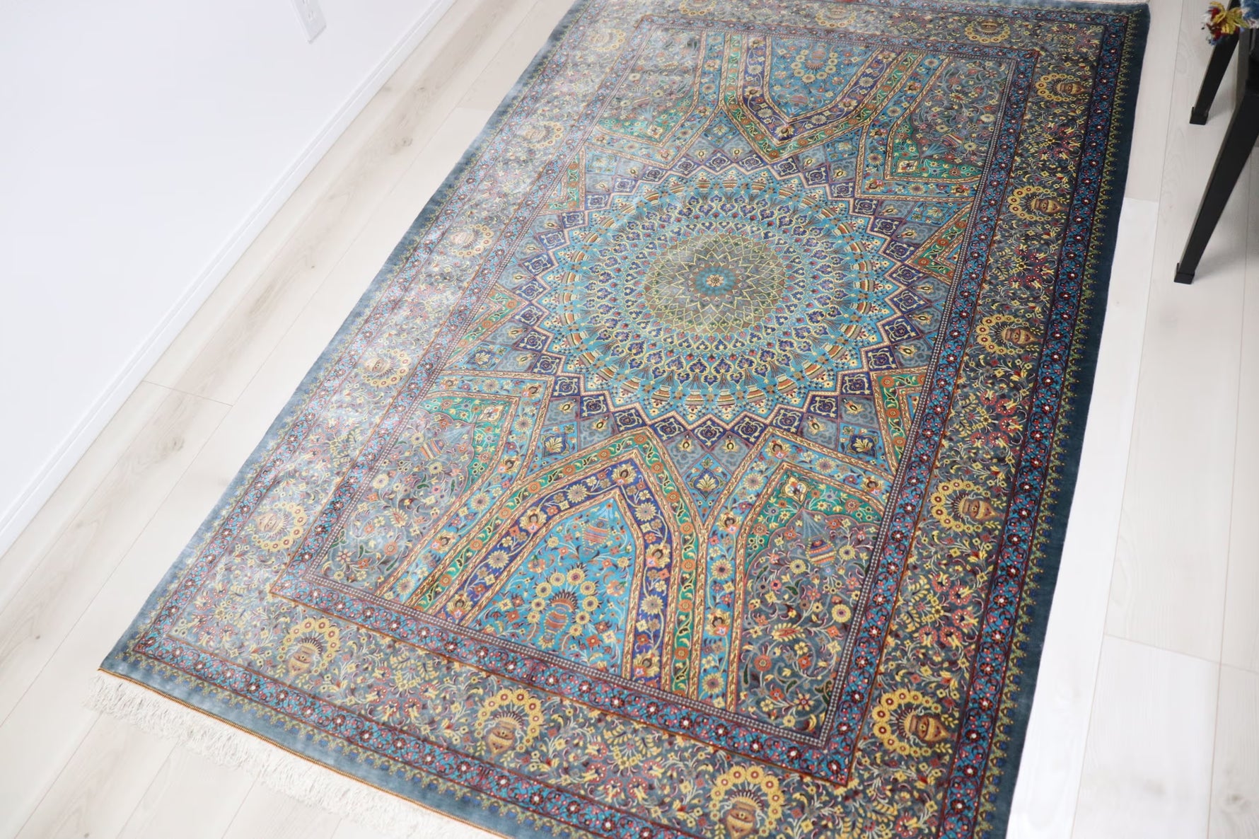 ペルシャ絨毯 クム産 シルク100% [アルバル工房] 人気のドーム柄 ゴンバディ文様 ID11007