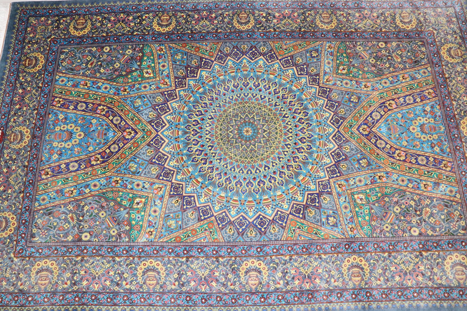 ペルシャ絨毯 クム産 シルク100% [アルバル工房] 人気のドーム柄 ゴンバディ文様 ID11007