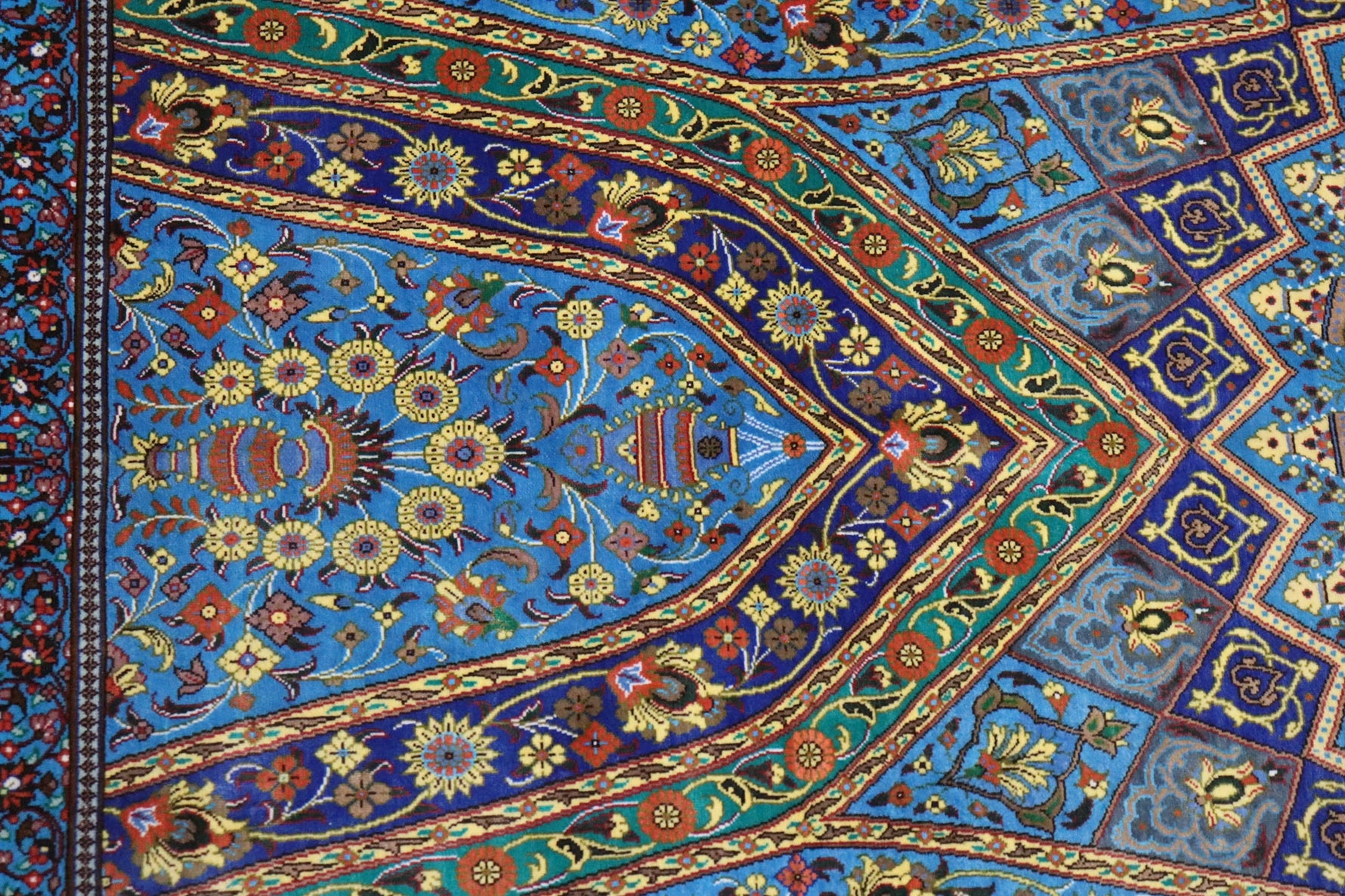 ペルシャ絨毯 クム産 シルク100% [アルバル工房] 人気のドーム柄 ゴンバディ文様 ID11007