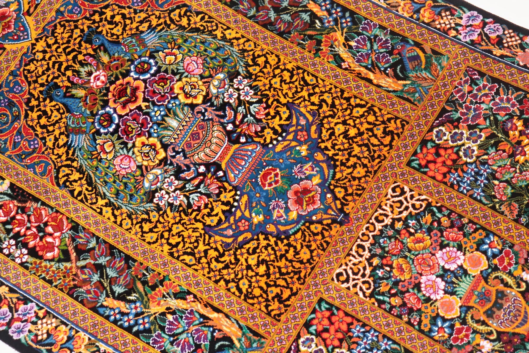 ペルシャ絨毯 クム産 シルク100% [アルバル工房]  芸術の極み 生命の樹＆孔雀 玄関マットサイズ 壁飾り ID11009