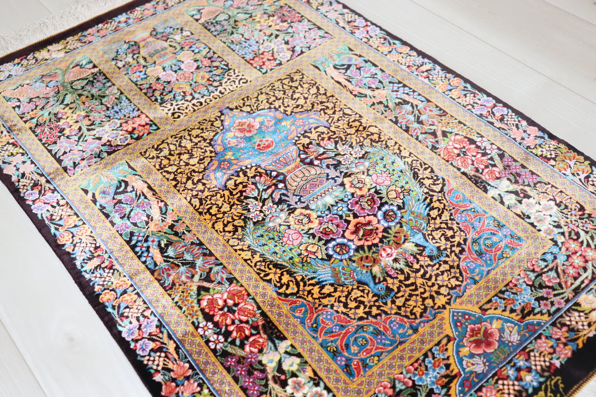 ペルシャ絨毯 クム産 シルク100% [アルバル工房]  芸術の極み 生命の樹＆孔雀 玄関マットサイズ 壁飾り ID11009