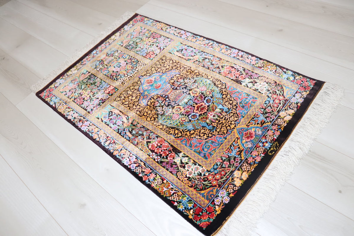 ペルシャ絨毯 クム産 シルク100% [アルバル工房]  芸術の極み 生命の樹＆孔雀 玄関マットサイズ 壁飾り ID11009