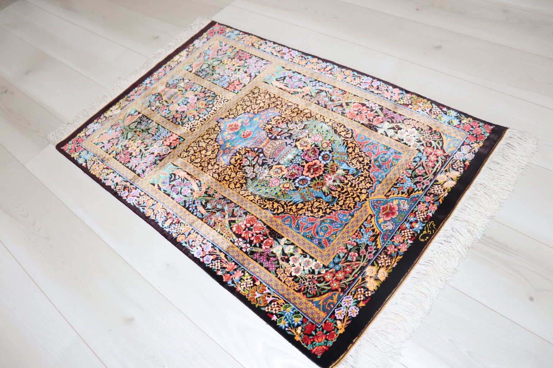 ペルシャ絨毯 クム産 シルク100% [アルバル工房]  芸術の極み 生命の樹＆孔雀 玄関マットサイズ 壁飾り ID11009