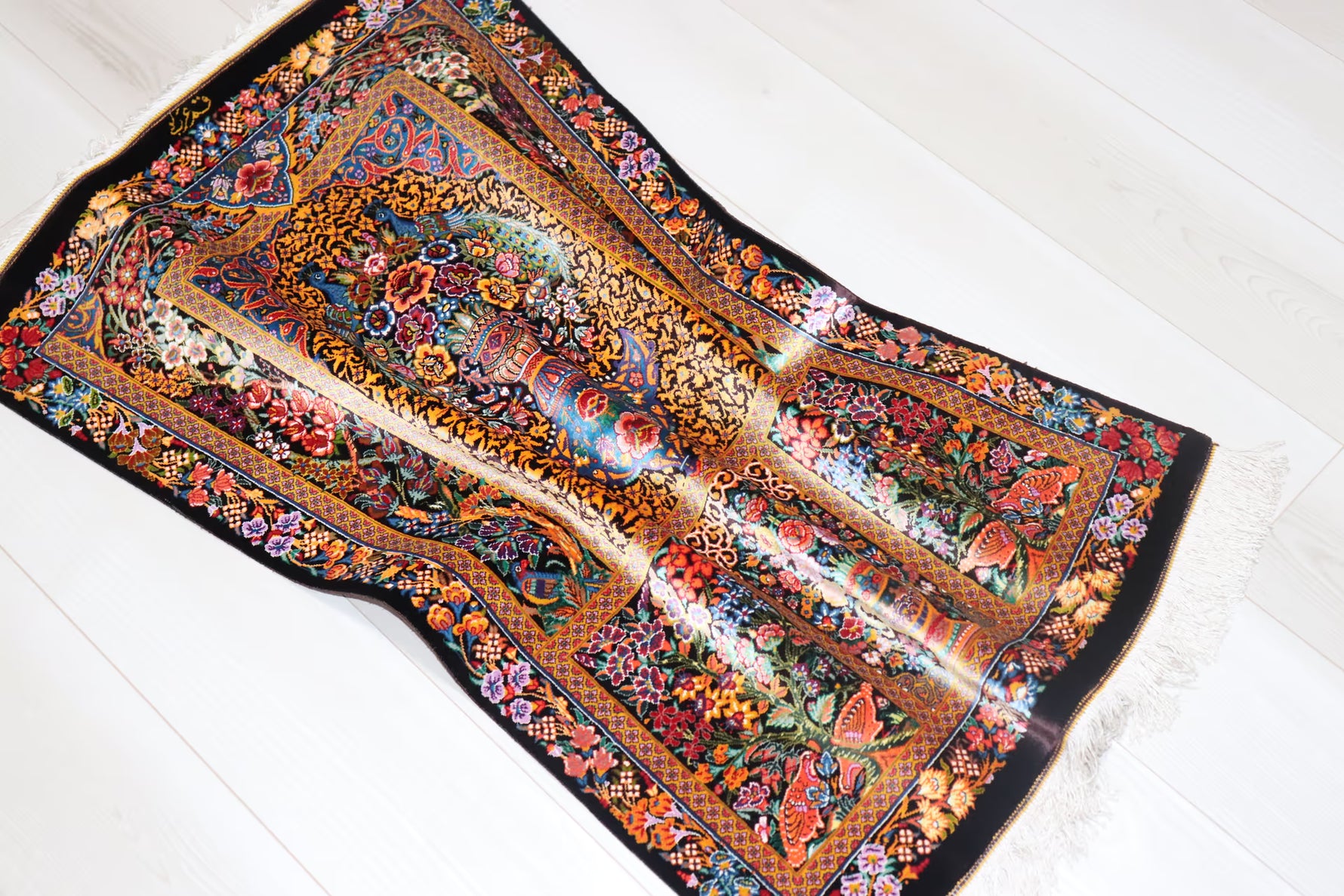 ペルシャ絨毯 クム産 シルク100% [アルバル工房]  芸術の極み 生命の樹＆孔雀 玄関マットサイズ 壁飾り ID11009