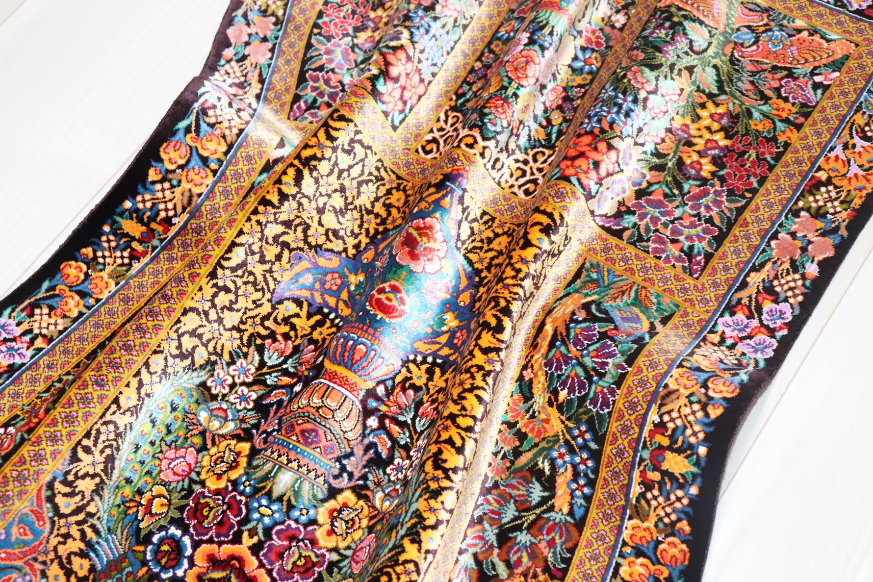 ペルシャ絨毯 クム産 シルク100% [アルバル工房]  芸術の極み 生命の樹＆孔雀 玄関マットサイズ 壁飾り ID11009