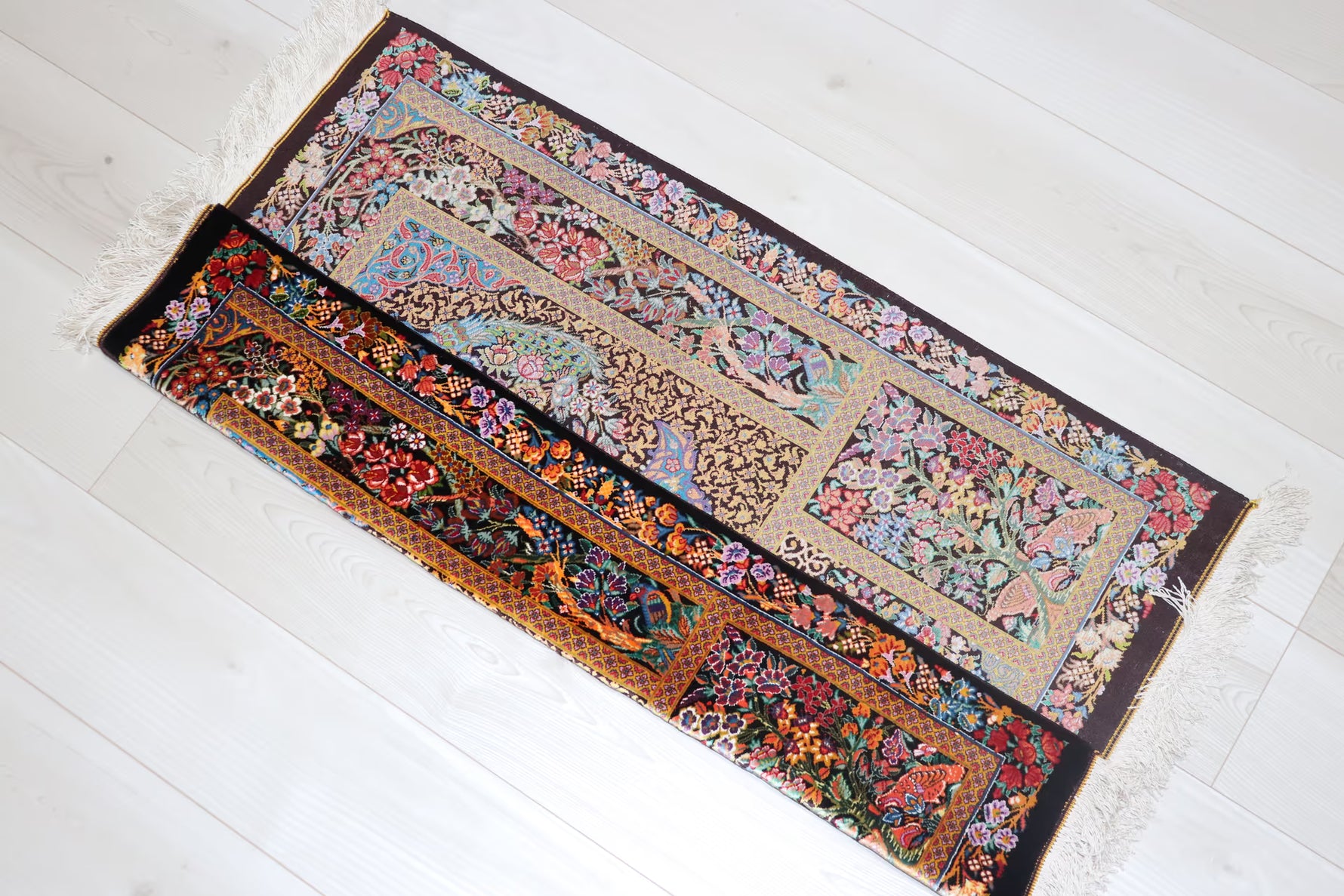 ペルシャ絨毯 クム産 シルク100% [アルバル工房]  芸術の極み 生命の樹＆孔雀 玄関マットサイズ 壁飾り ID11009