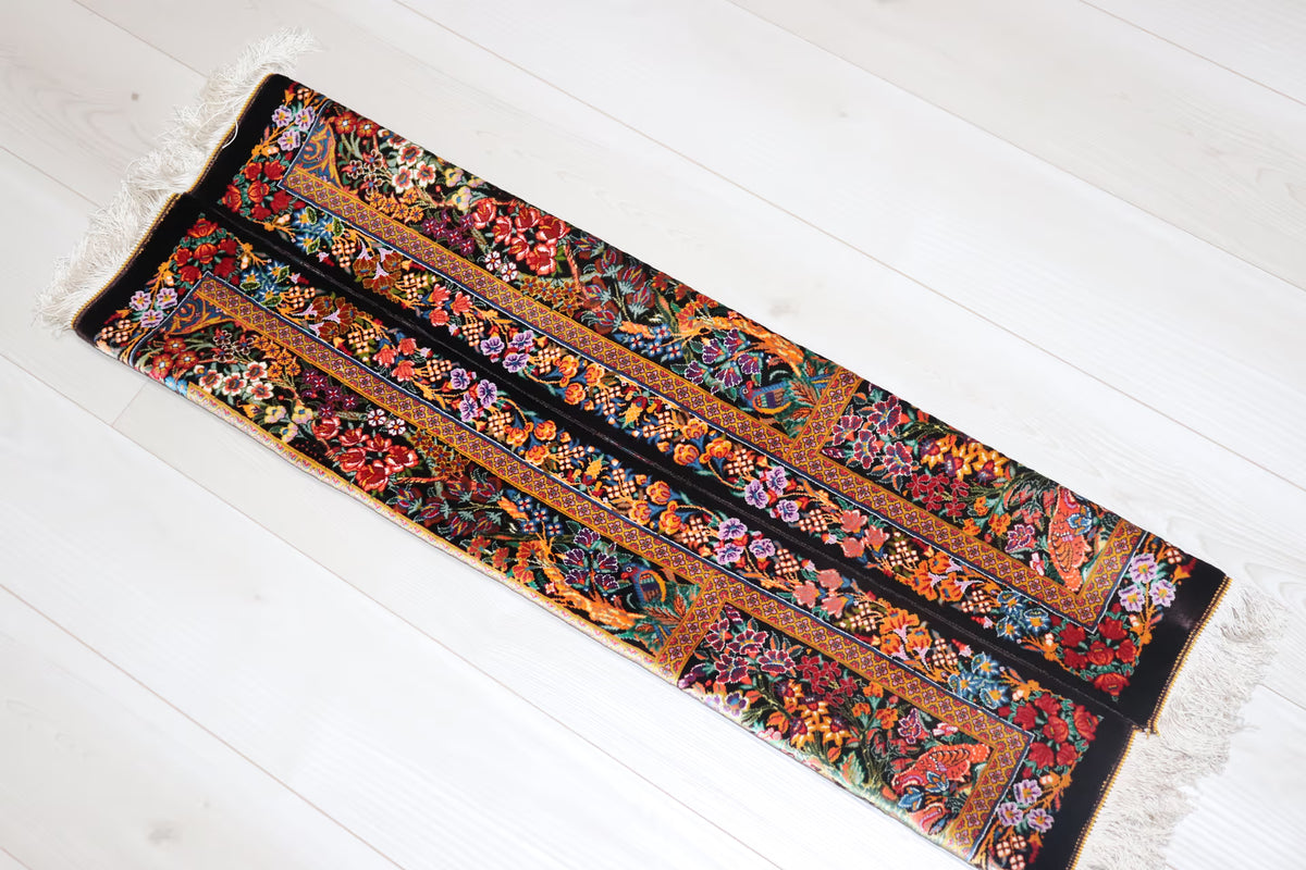 ペルシャ絨毯 クム産 シルク100% [アルバル工房]  芸術の極み 生命の樹＆孔雀 玄関マットサイズ 壁飾り ID11009