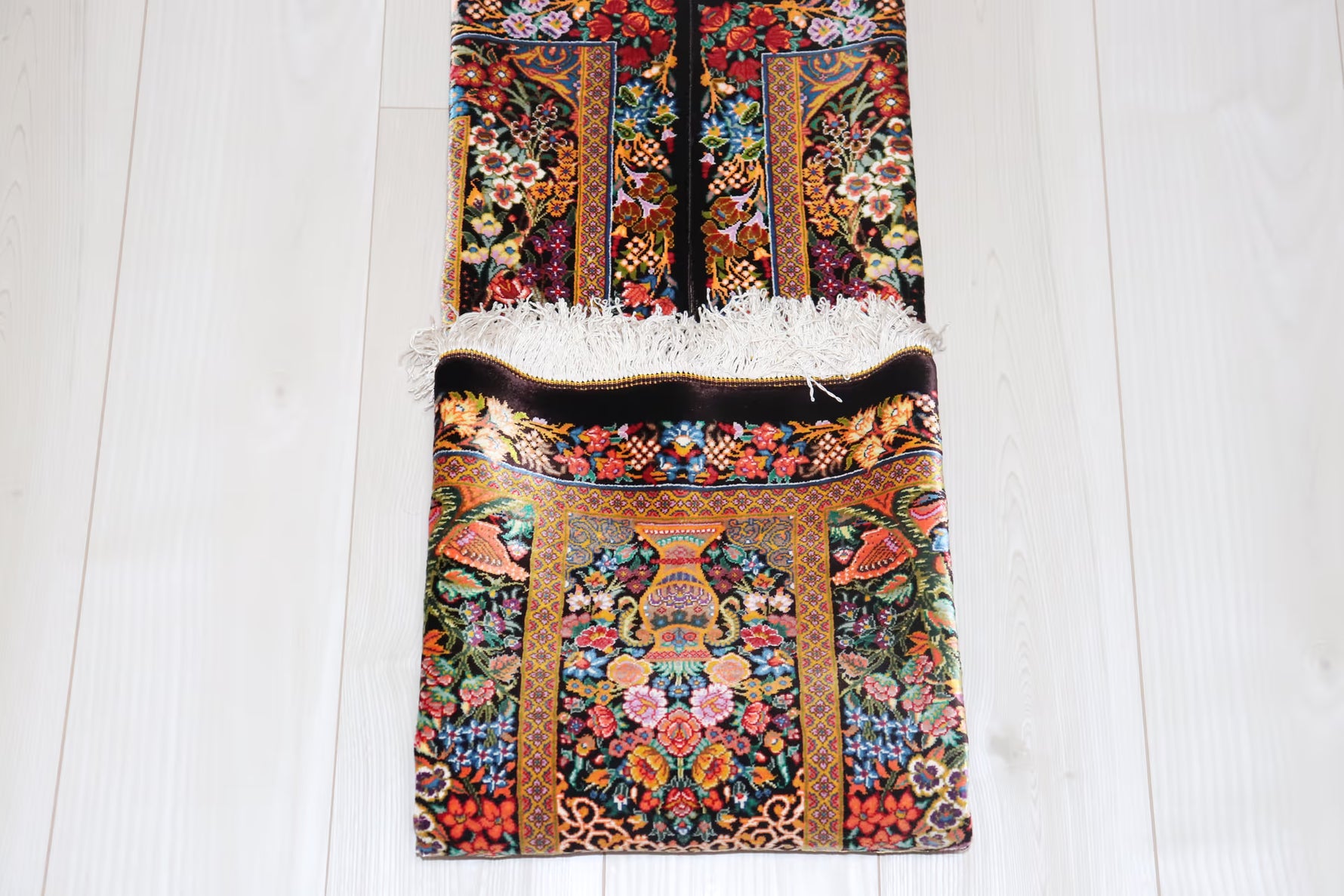 ペルシャ絨毯 クム産 シルク100% [アルバル工房]  芸術の極み 生命の樹＆孔雀 玄関マットサイズ 壁飾り ID11009