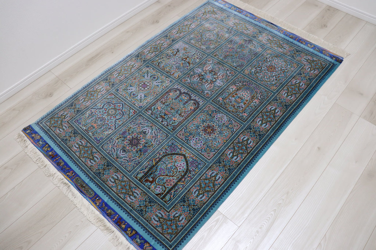 ペルシャ絨毯 クム産 シルク100% [バゲルザデ工房] 工房傑作パネルデザイン リビングスペースサイズ ID11018