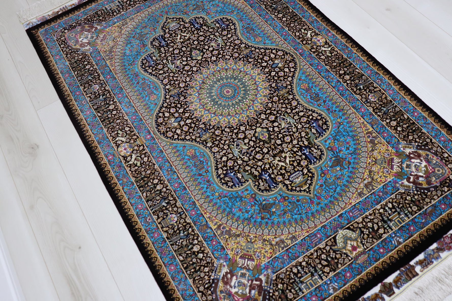 ペルシャ絨毯 クム産 シルク100% [アルバル工房] 気品あふれるメダリオン柄 リビングスペースサイズ ID12013