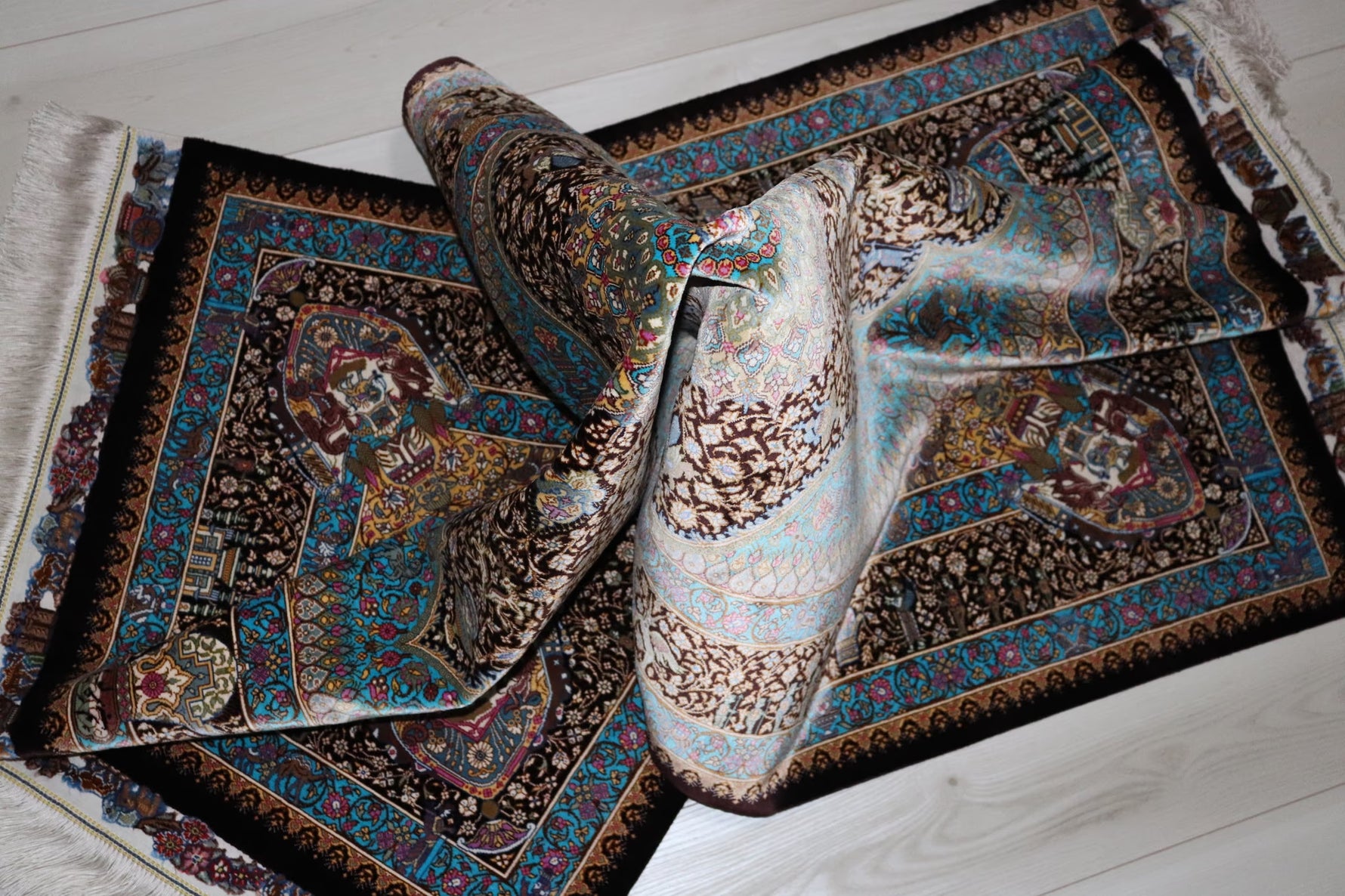 ペルシャ絨毯 クム産 シルク100% [アルバル工房] 気品あふれるメダリオン柄 リビングスペースサイズ ID12013