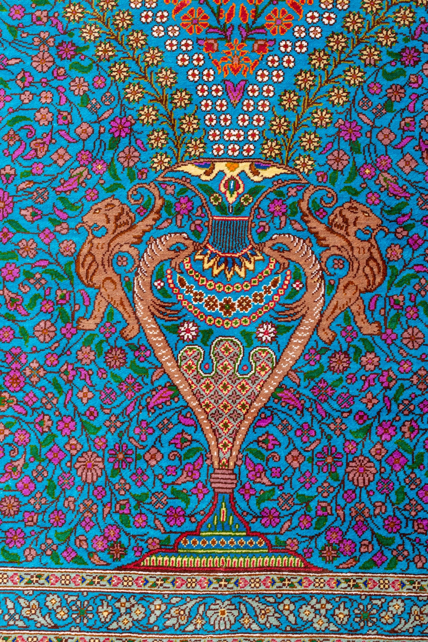 ペルシャ絨毯 クム産 シルク100% アルバル工房 花瓶文様の頂点 リビングスペースサイズ - ペルシャ絨毯専門店(ゴレスタン)