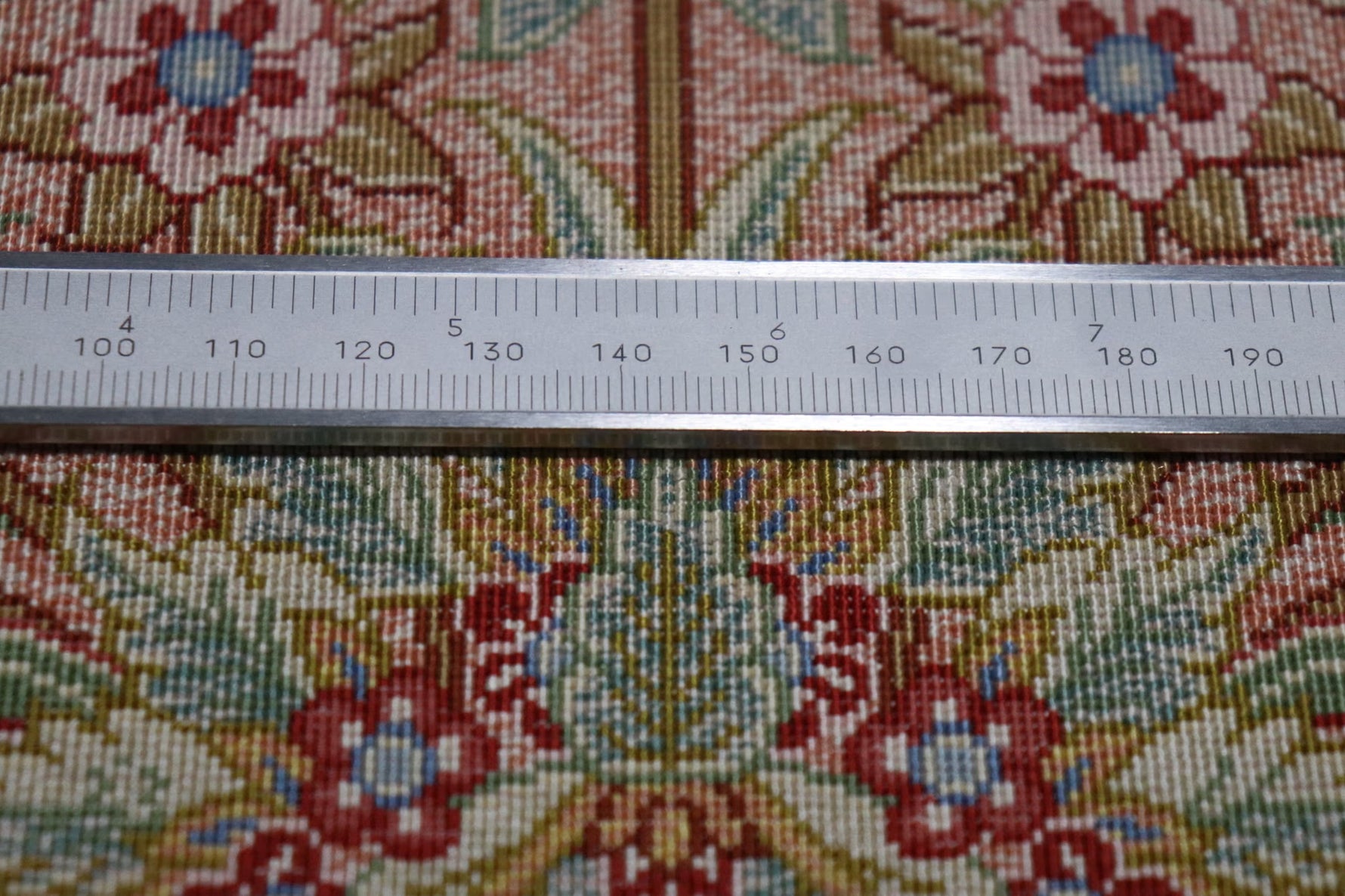 ペルシャ絨毯 クム産 シルク100% ミルメヒディ工房 生命の樹・花瓶・小鳥たちの楽園 工房自信作 リビングスペースサイズ - ペルシャ絨毯専門店(ゴレスタン)