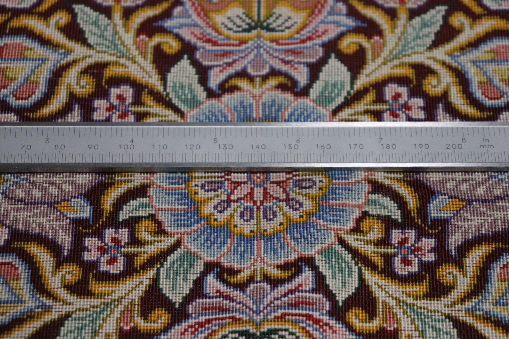 ペルシャ絨毯 クム産 シルク100% ミルメヒディ工房 曲線で構成された美しい図柄 リビングスペースサイズ - ペルシャ絨毯専門店(ゴレスタン)