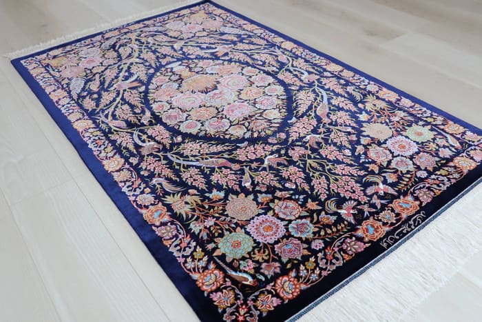 ペルシャ絨毯 クム産 シルク 100% [ミルメヒディ工房] 生命の樹、メダリオン、花瓶文様が見事に融合し、国連ジュネーブ事務局にも展示中の特別な逸品 ID2005 - 画像8