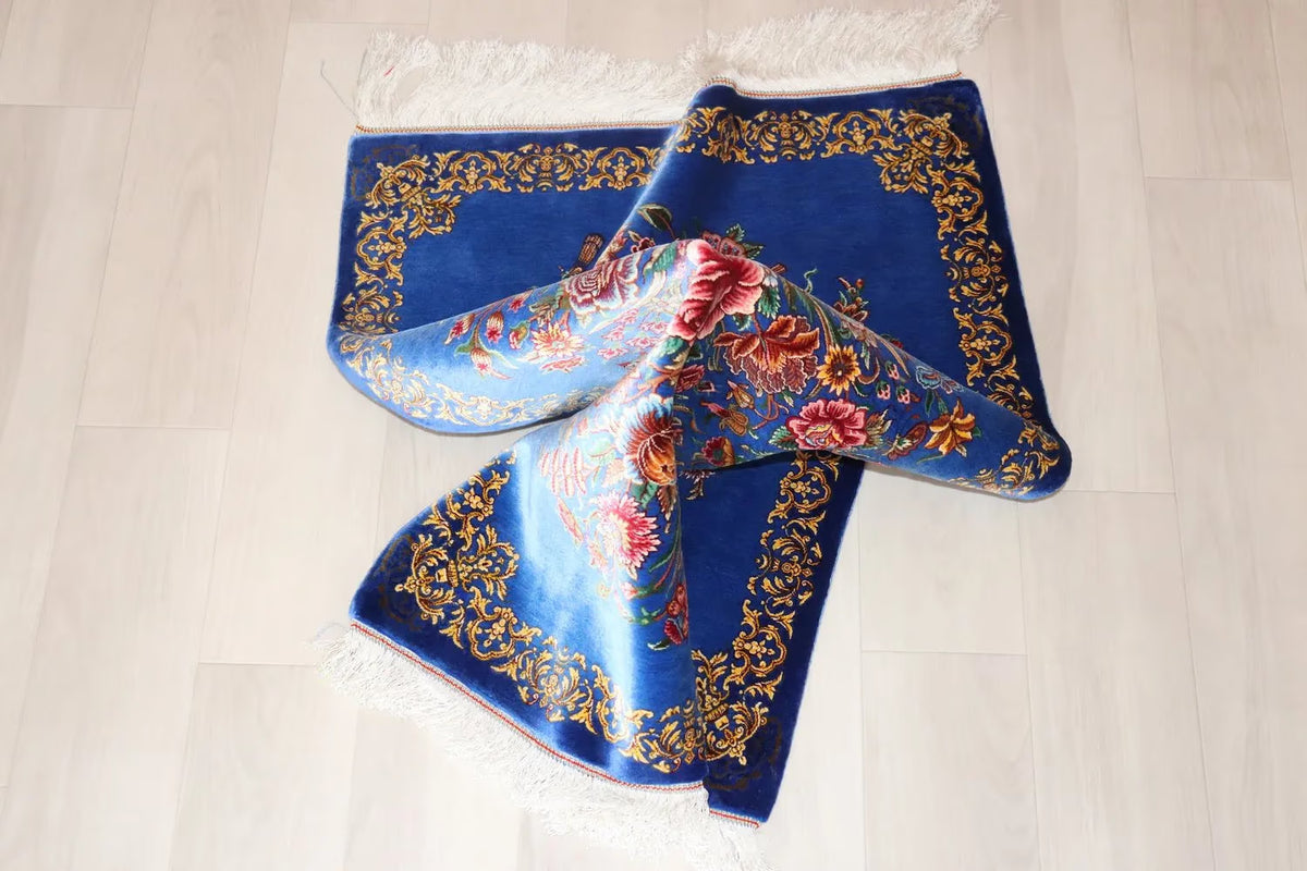 ペルシャ絨毯 クム産 シルク100% [ミルメヒディ工房] 空色ブルーに咲く優美な花束文様 ID21007