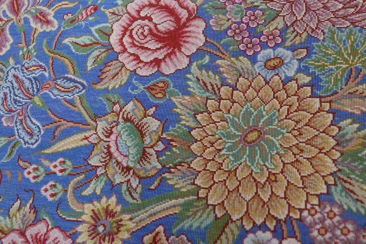 ペルシャ絨毯 クム産 シルク100% [ミルメヒディ工房] 空色ブルーに咲く優美な花束文様 ID21007