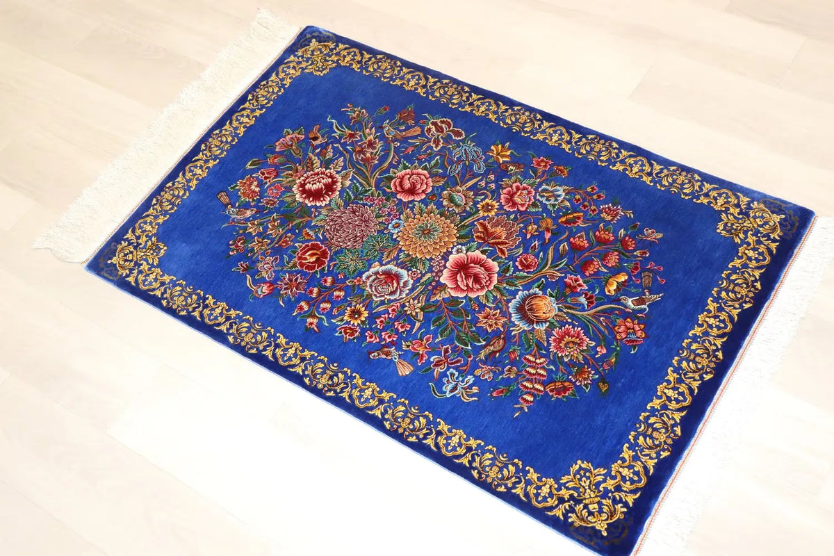 ペルシャ絨毯 クム産 シルク100% [ミルメヒディ工房] 空色ブルーに咲く優美な花束文様 ID21007