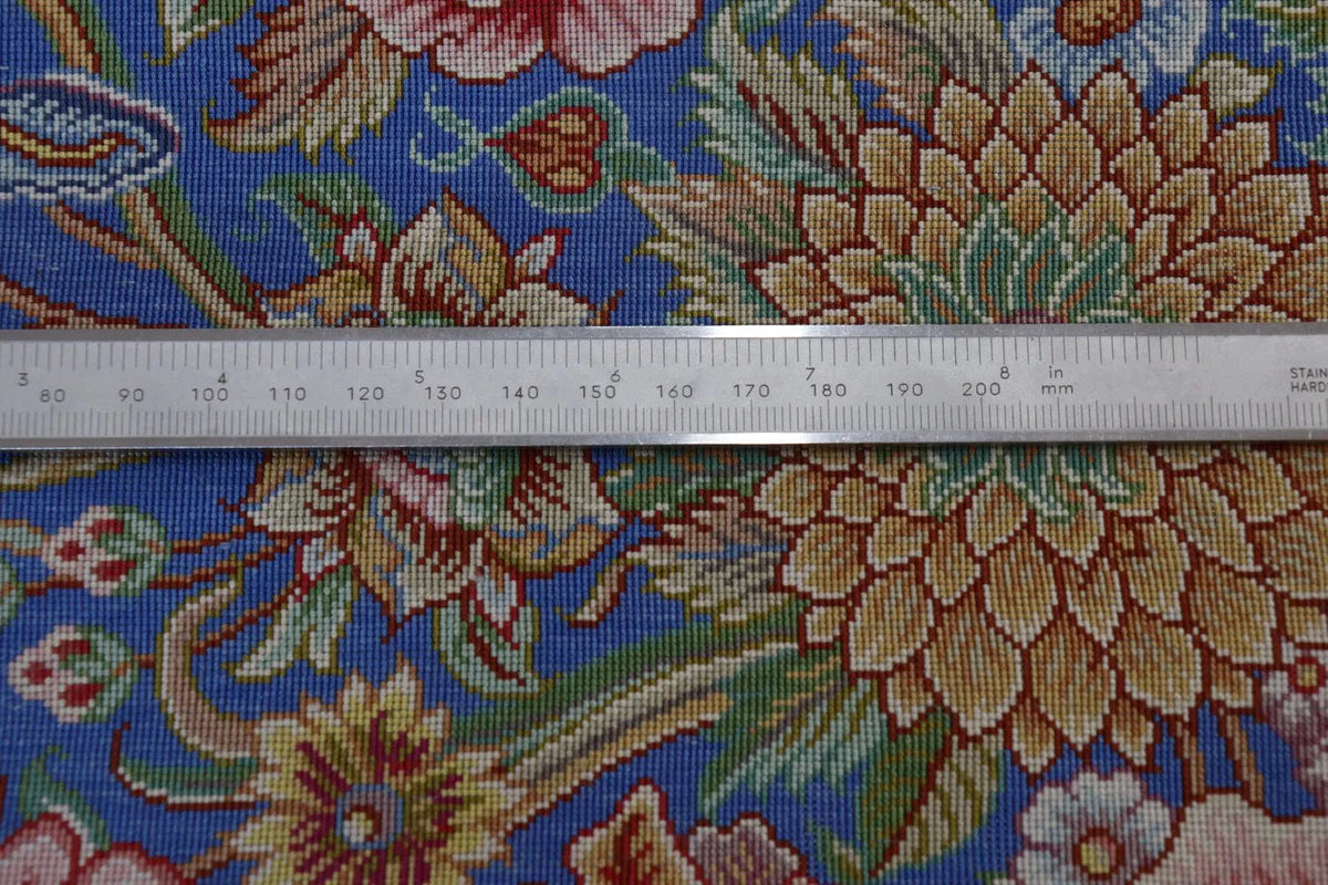 ペルシャ絨毯 クム産 シルク100% [ミルメヒディ工房] 空色ブルーに咲く優美な花束文様 ID21007