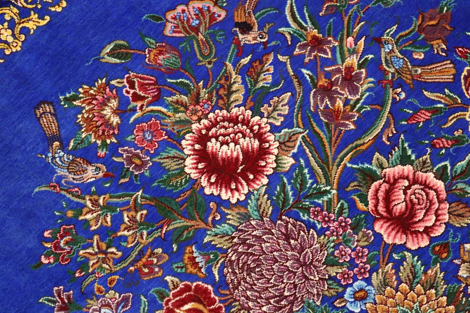 ペルシャ絨毯 クム産 シルク100% [ミルメヒディ工房] 空色ブルーに咲く優美な花束文様 ID21007