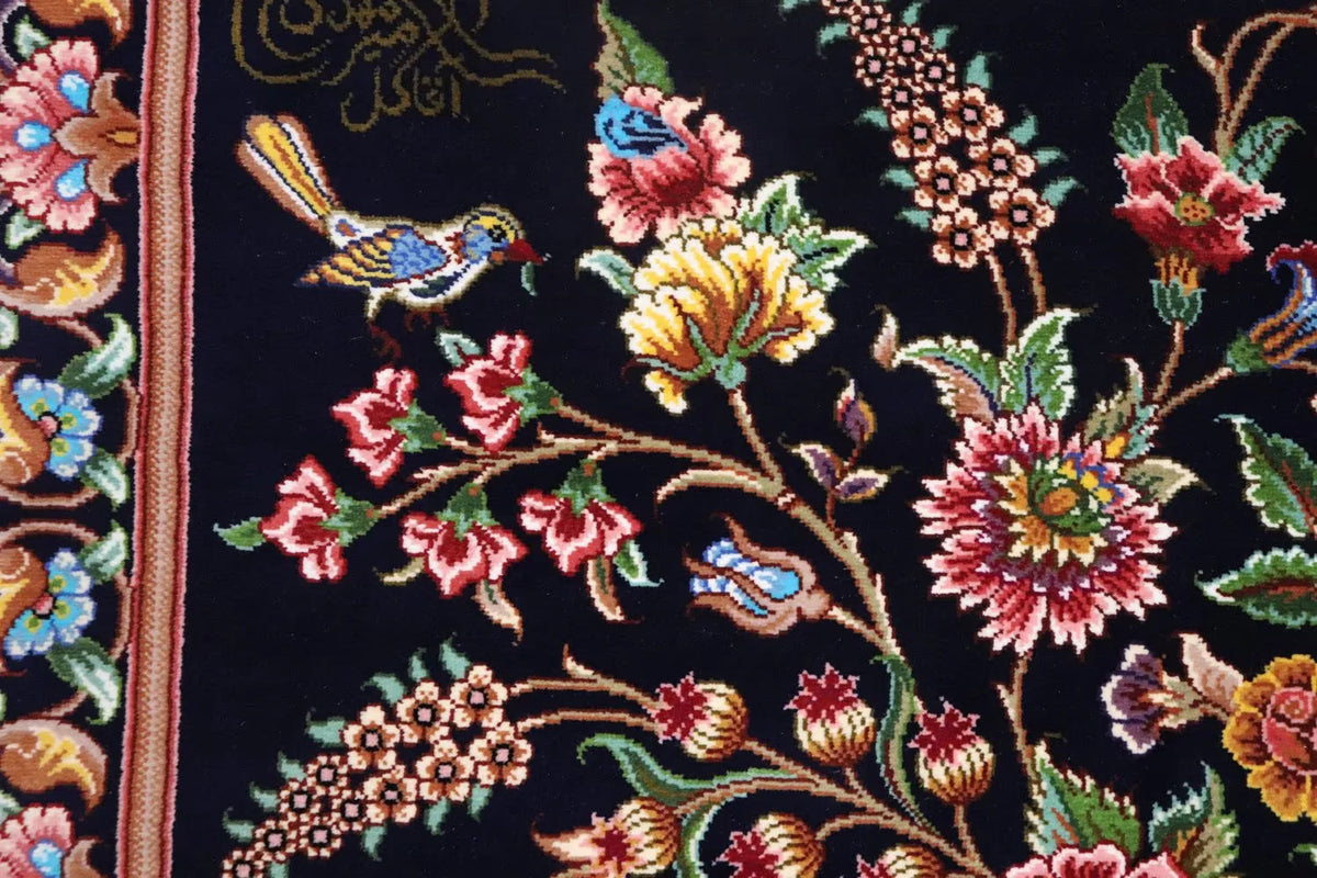 ペルシャ絨毯 クム産 シルク100% [ミルメヒディ工房] ネイビーブルーに映える花瓶文様と優雅な色彩 ID21009