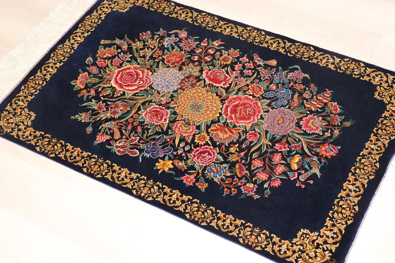 ペルシャ絨毯 クム産 シルク100% [ミルメヒディ工房] ネイビーブルー 華麗な花々 ID21014