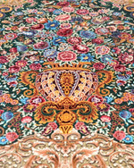 ペルシャ絨毯 クム産 シルク100% [ミルメヒディ工房] 深緑とピンクの華麗な彩りが映える花瓶文様 ID21016