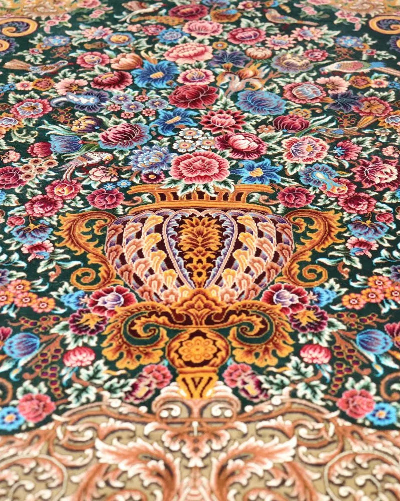 ペルシャ絨毯 クム産 シルク100% [ミルメヒディ工房] 深緑とピンクの華麗な彩りが映える花瓶文様 ID21016