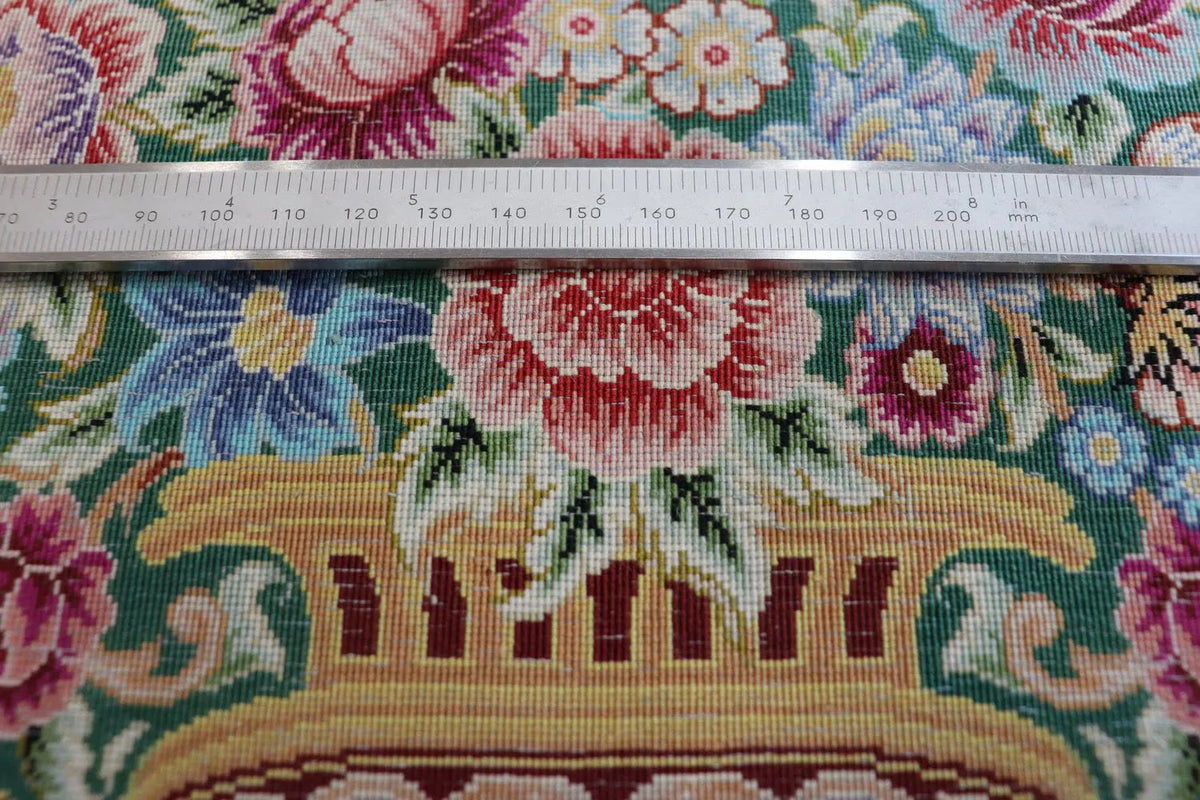 ペルシャ絨毯 クム産 シルク100% [ミルメヒディ工房] 深緑とピンクの華麗な彩りが映える花瓶文様 ID21016