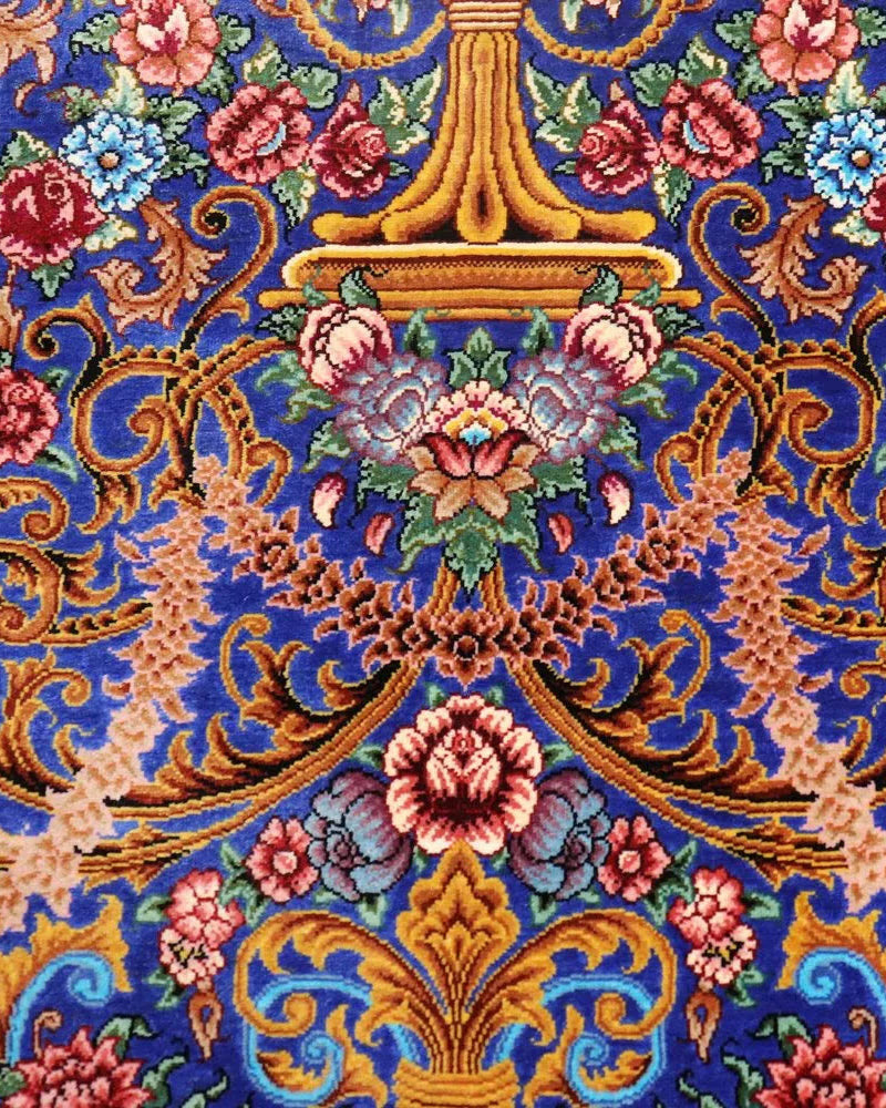 ペルシャ絨毯 クム産 シルク100% [ミルメヒディ工房] 鮮やかなロイヤルブルーと花々が魅力的 ID21019