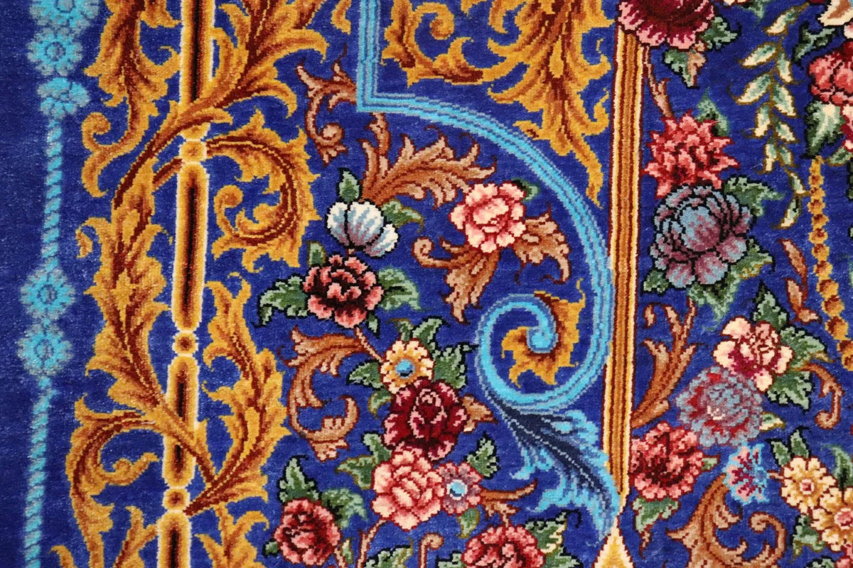 ペルシャ絨毯 クム産 シルク100% [ミルメヒディ工房] 鮮やかなロイヤルブルーと花々が魅力的 ID21019