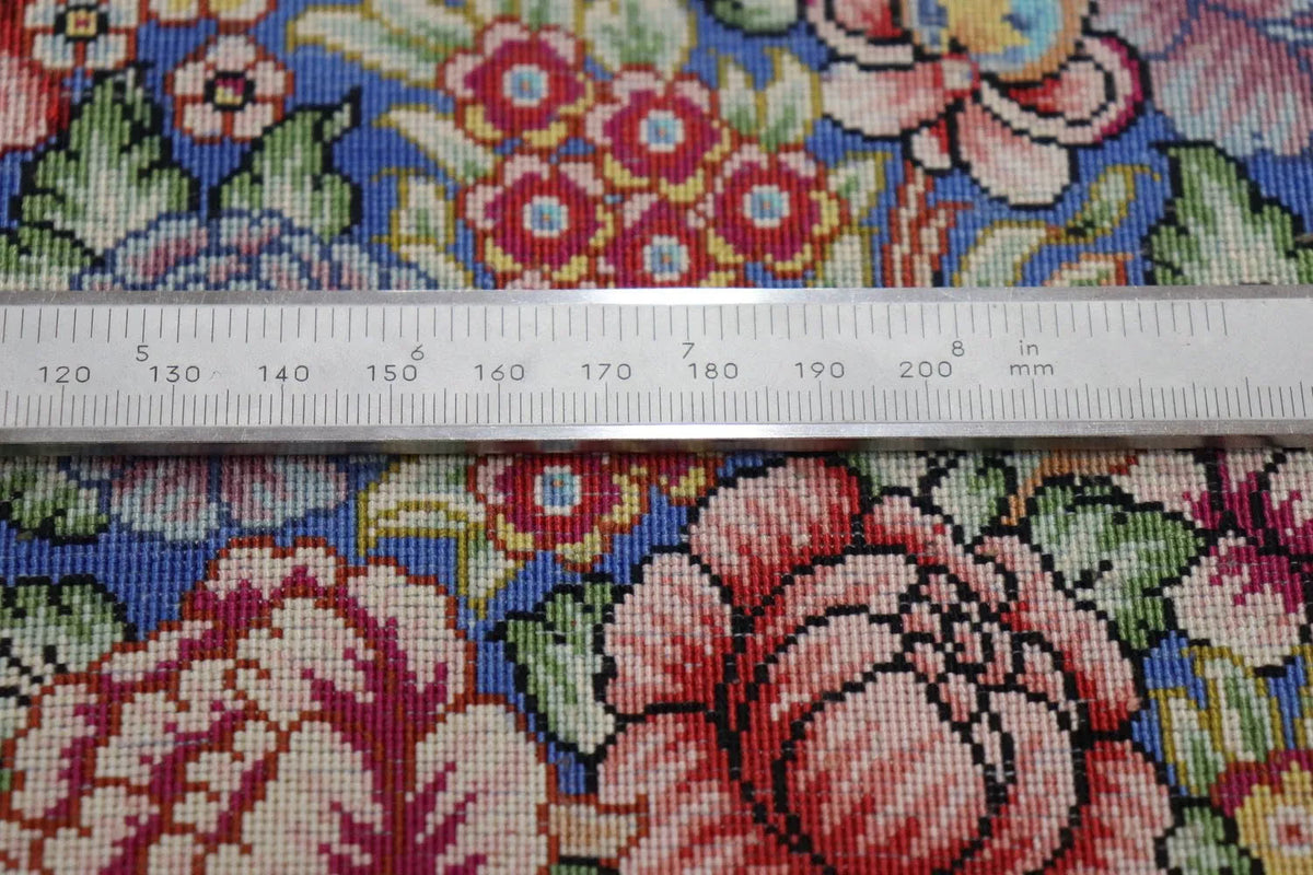 ペルシャ絨毯 クム産 シルク100% [ミルメヒディ工房] 鮮やかなロイヤルブルーと花々が魅力的 ID21019