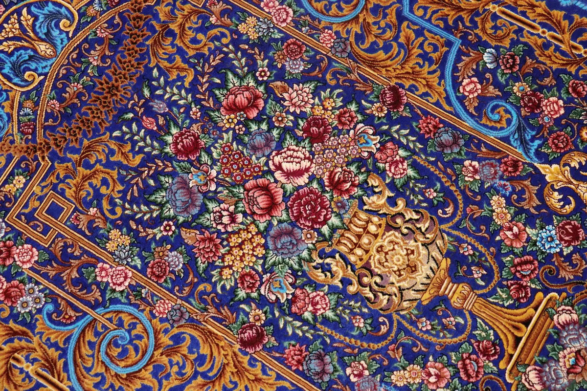 ペルシャ絨毯 クム産 シルク100% [ミルメヒディ工房] 鮮やかなロイヤルブルーと花々が魅力的 ID21019