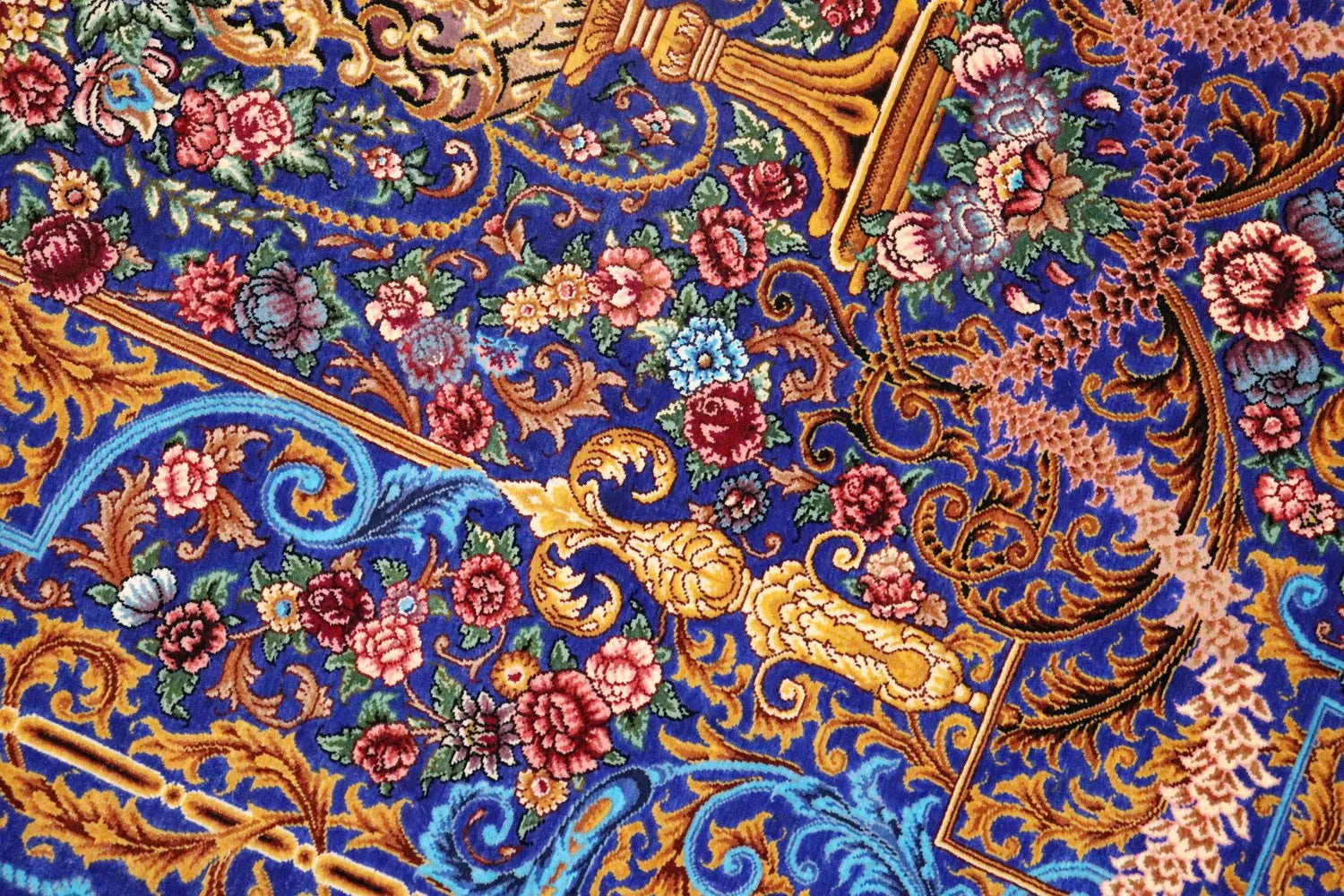 ペルシャ絨毯 クム産 シルク100% [ミルメヒディ工房] 鮮やかなロイヤルブルーと花々が魅力的 ID21019