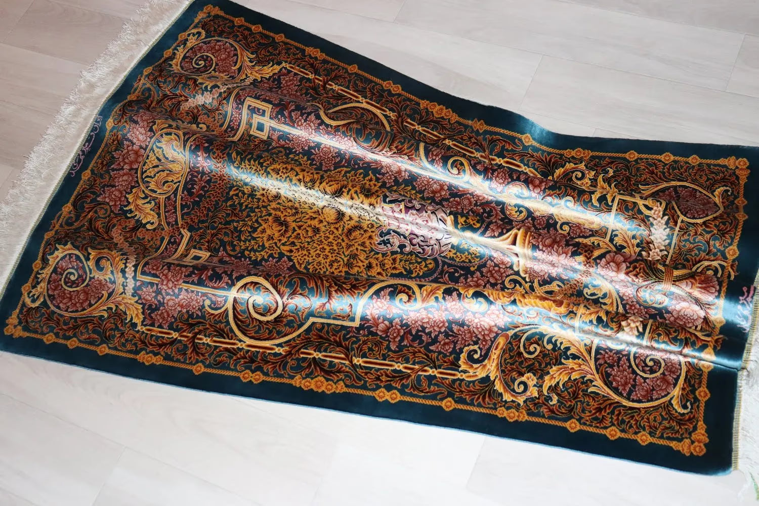 ペルシャ絨毯 クム産 シルク100% [ミルメヒディ工房] 花瓶文様と青緑の美しいコントラスト ID21020