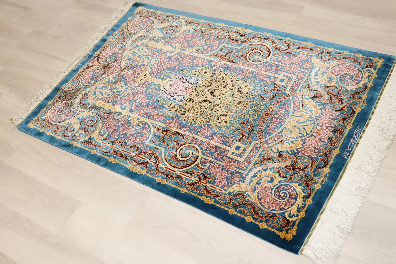 ペルシャ絨毯 クム産 シルク100% [ミルメヒディ工房] 花瓶文様と青緑の美しいコントラスト ID21020