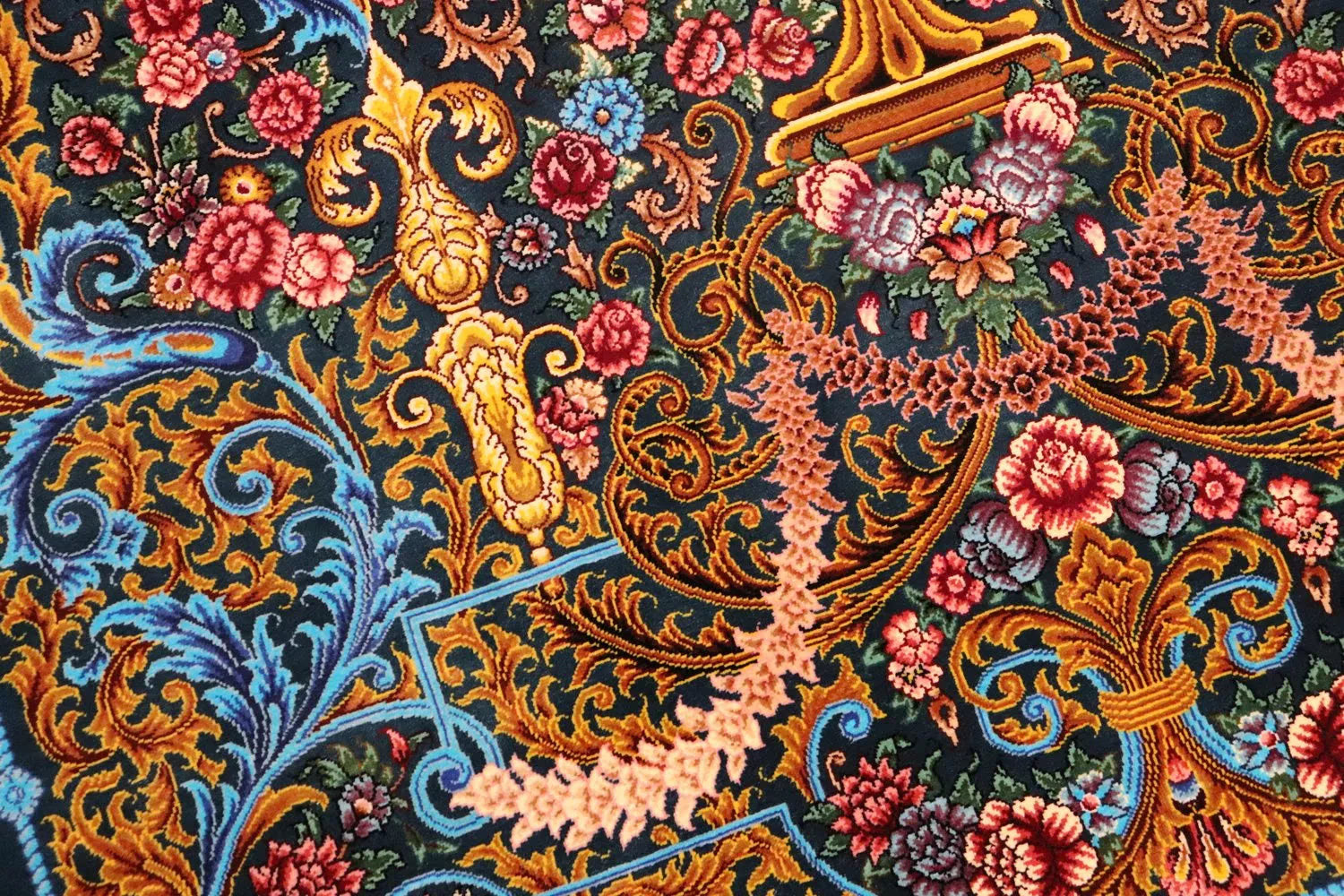 ペルシャ絨毯 クム産 シルク100% [ミルメヒディ工房]  深緑 豪華な花瓶柄 ID21021