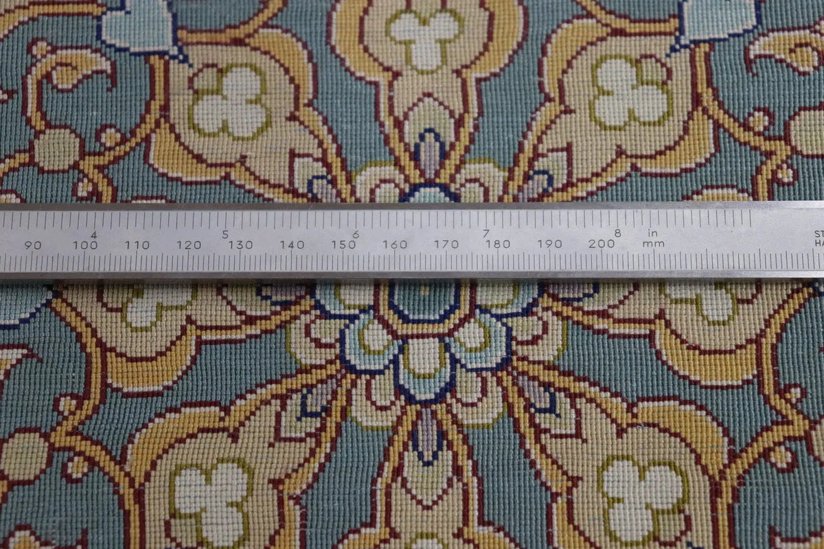 ペルシャ絨毯 クム産 シルク100% ［ミルメヒディ工房］ 伝統的メダリオン柄と赤縁の華やかさが魅力の一枚 ID22001