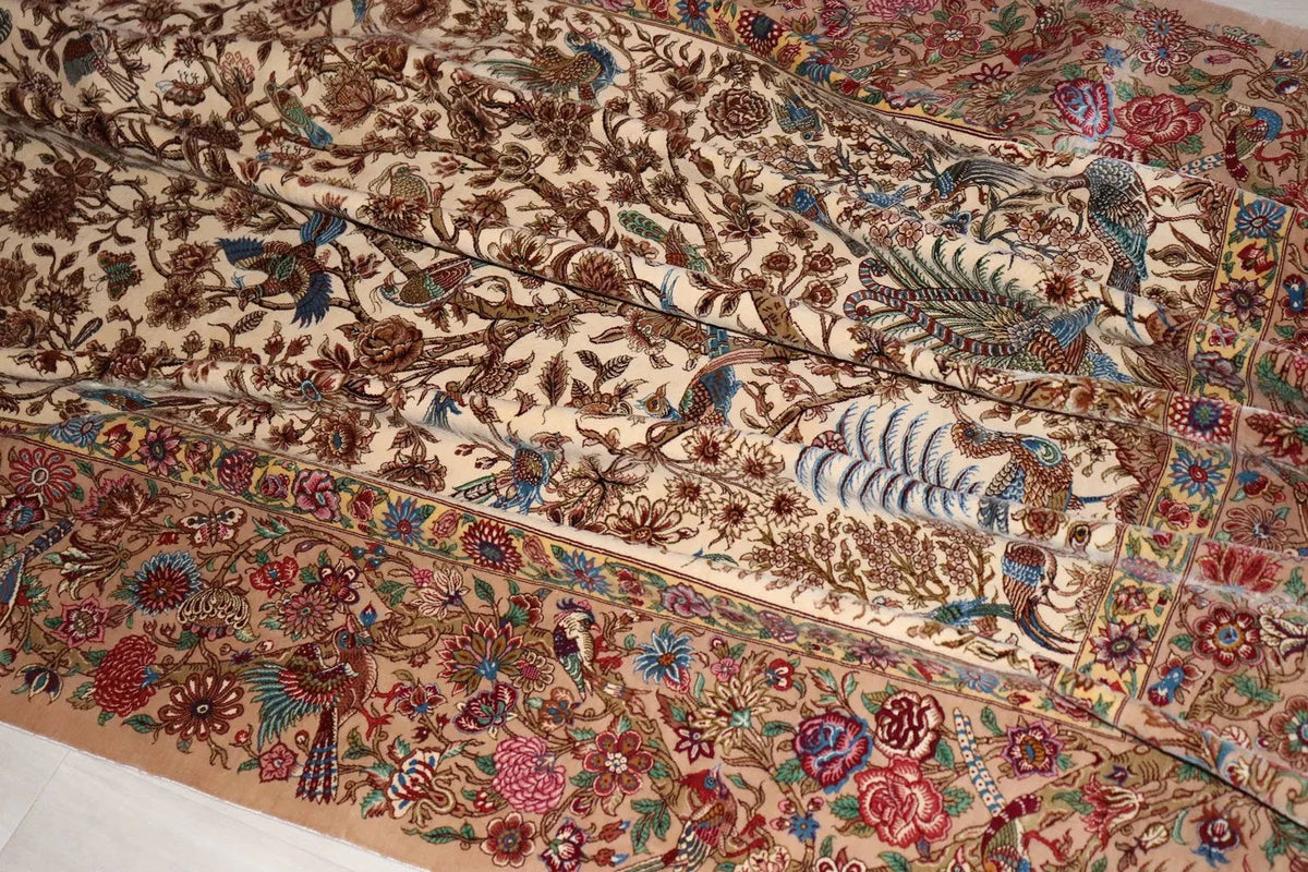 ペルシャ絨毯 クム産 シルク100% [ミルメヒディ工房] 生命力溢れる楽園 生命の樹 ID22002