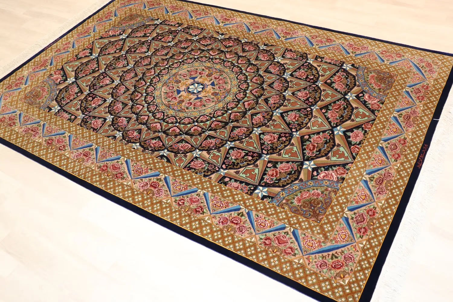 ペルシャ絨毯 クム産 シルク100% ［ミルメヒディ工房] ゴンバディ文様 ドーム柄 ID22003